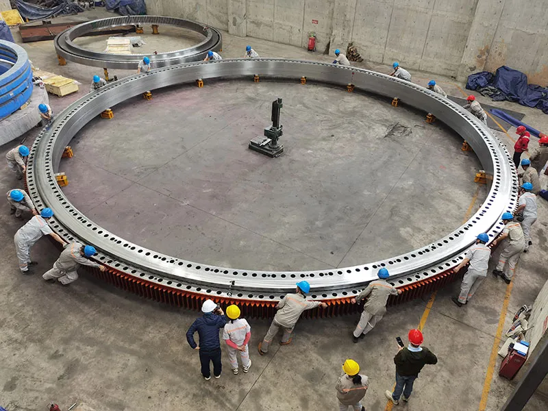 剖分式超大型三排滚子回转支承